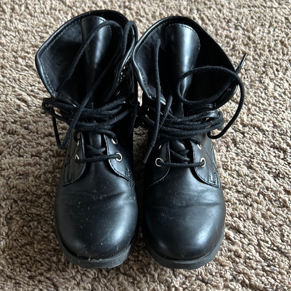 Girls black boots